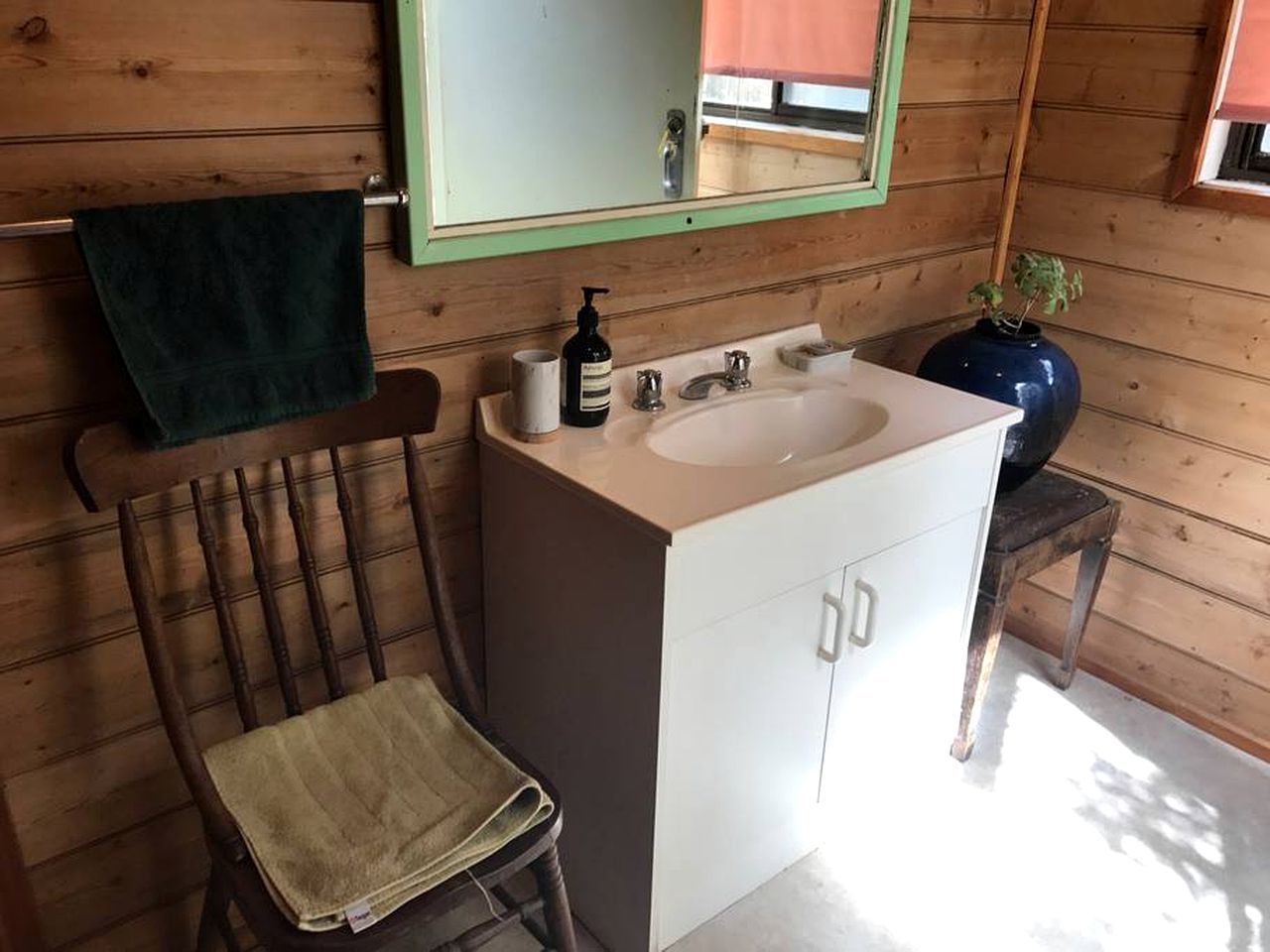 Romantic Log Cabin for Holidays Underneath Open Sky in Warracknabeal, Victoria