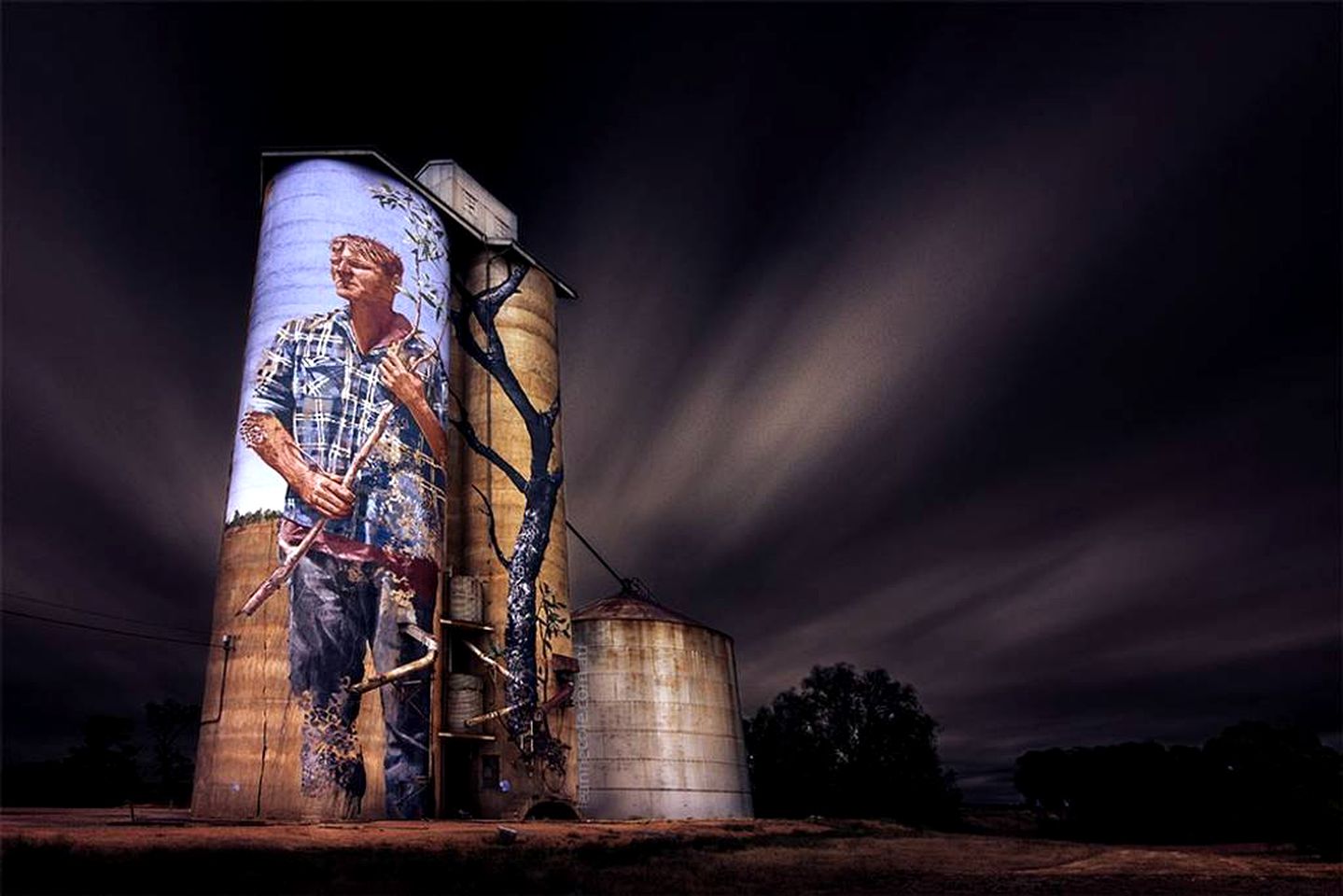 Romantic Log Cabin for Holidays Underneath Open Sky in Warracknabeal, Victoria