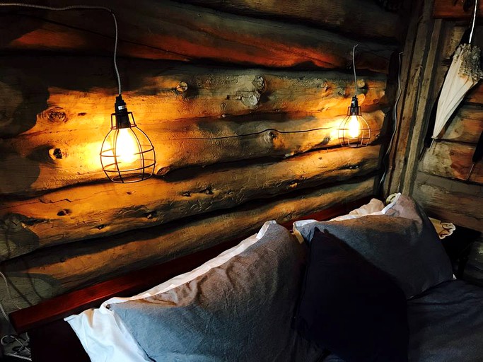 Log Cabins (Warracknabeal, Victoria, Australia)