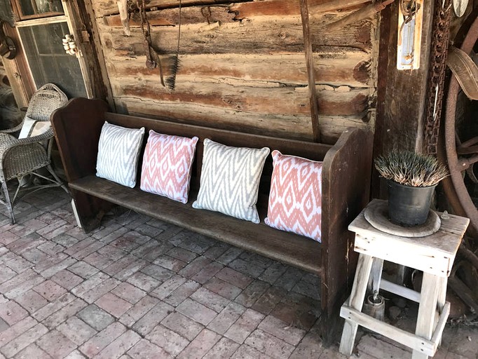 Log Cabins (Warracknabeal, Victoria, Australia)