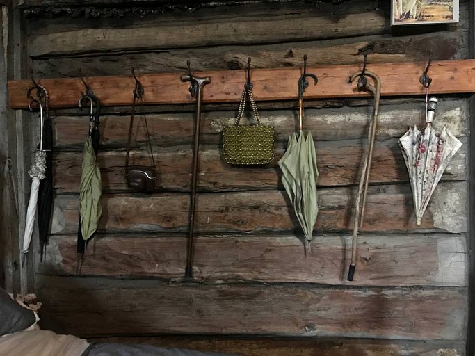 Log Cabins (Warracknabeal, Victoria, Australia)