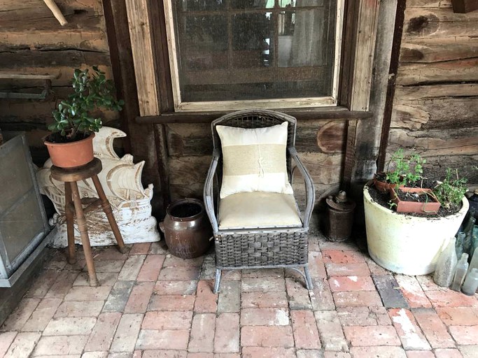 Log Cabins (Warracknabeal, Victoria, Australia)
