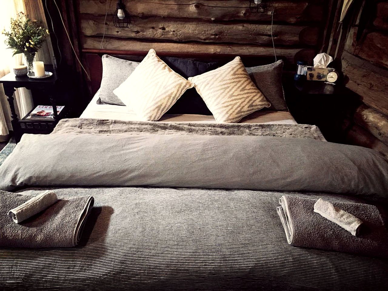 Romantic Log Cabin for Holidays Underneath Open Sky in Warracknabeal, Victoria