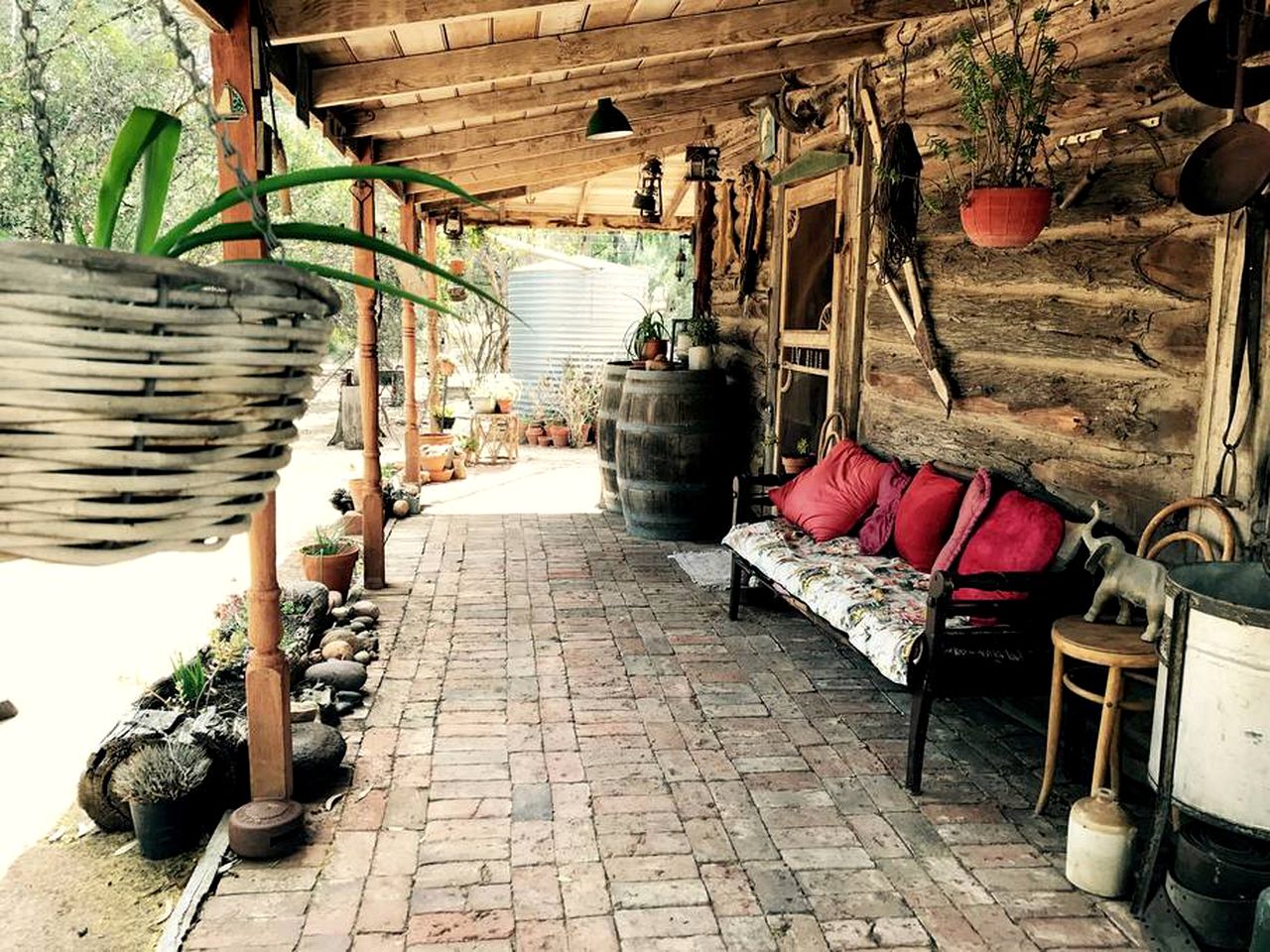 Romantic Log Cabin for Holidays Underneath Open Sky in Warracknabeal, Victoria