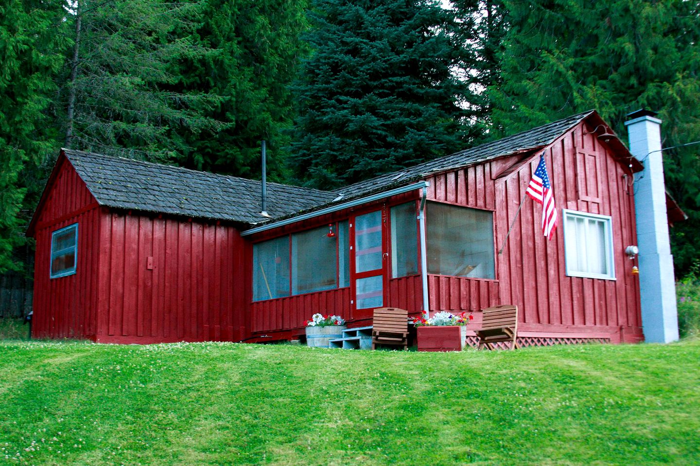 Storybook Cabin Rental next to a Creek in Clearwater National Forest, Idaho