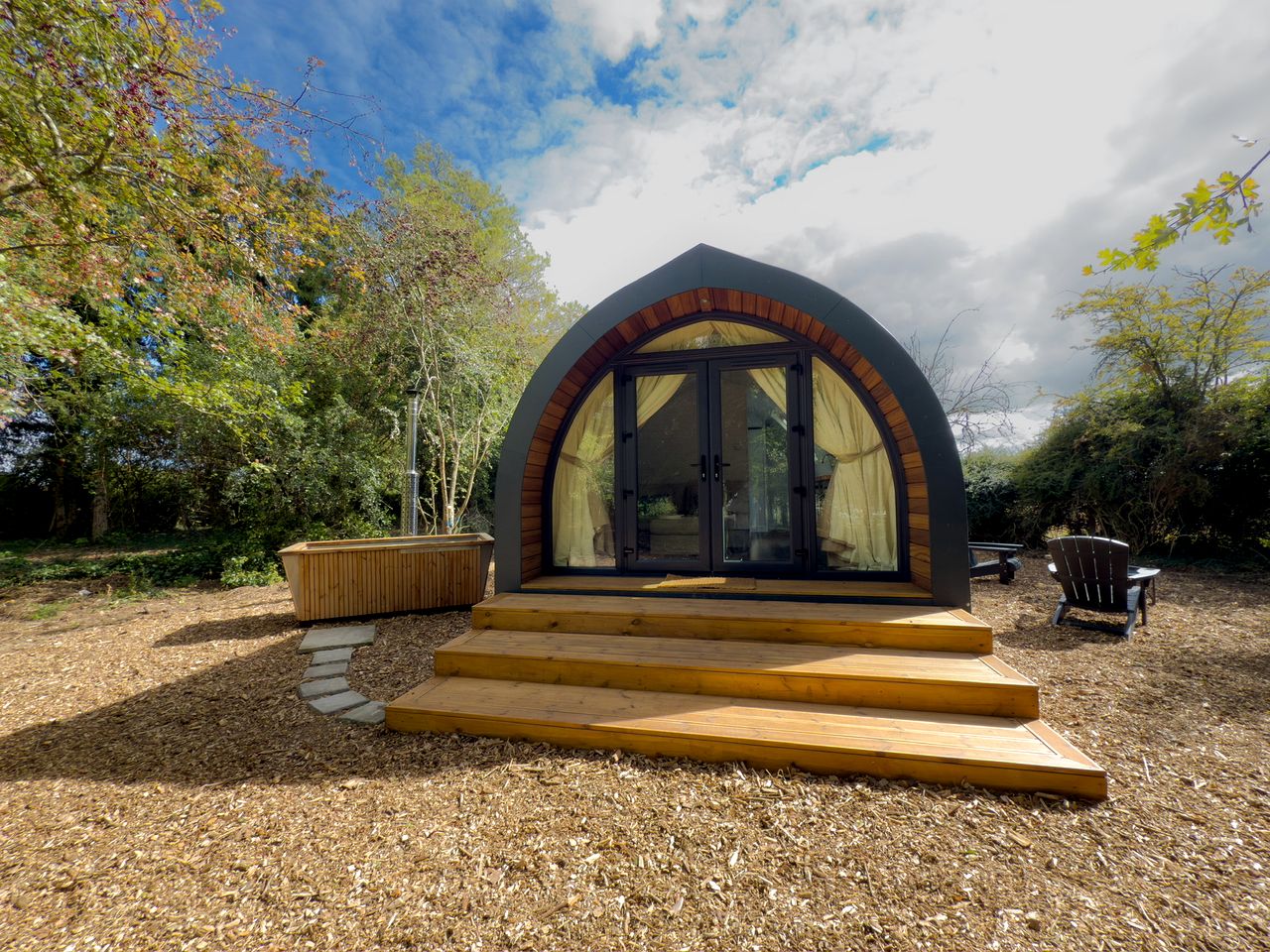 Gorgeous Glamping Pod with Incredible Vineyard Views for an Unforgettable Escape near Salisbury, England