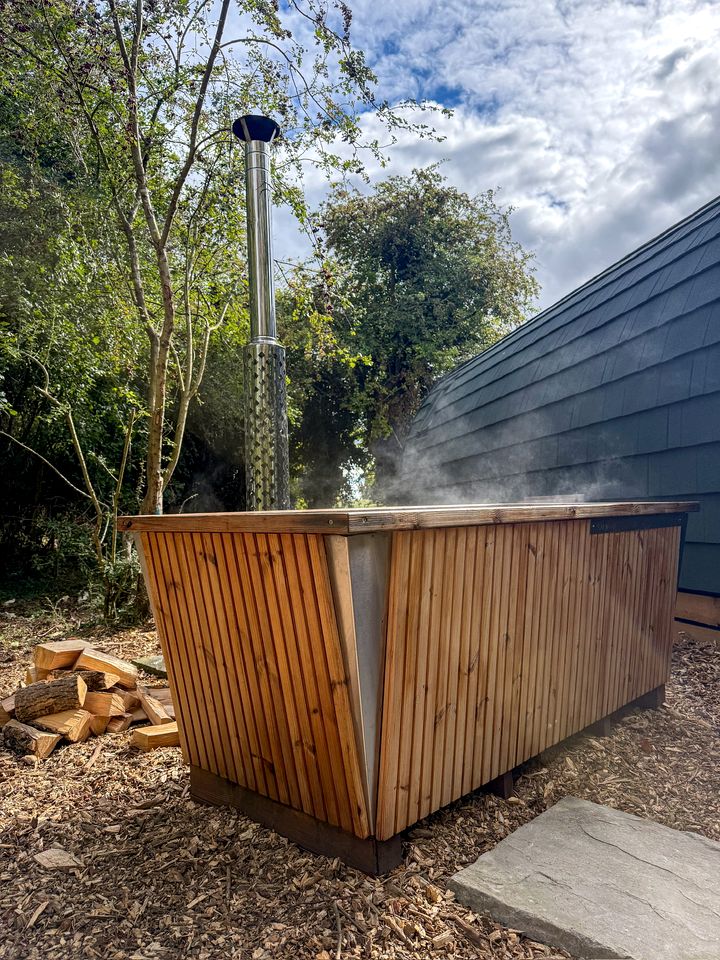 Gorgeous Glamping Pod with Incredible Vineyard Views for an Unforgettable Escape near Salisbury, England