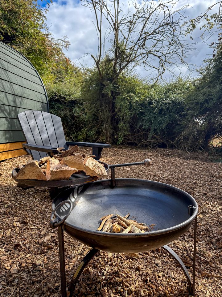 Gorgeous Glamping Pod with Incredible Vineyard Views for an Unforgettable Escape near Salisbury, England