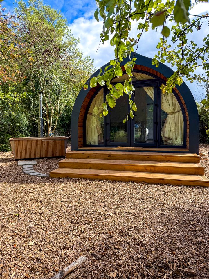 Gorgeous Glamping Pod with Incredible Vineyard Views for an Unforgettable Escape near Salisbury, England