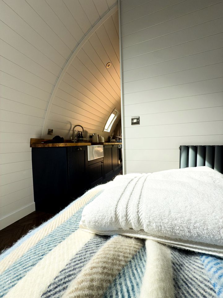 Gorgeous Glamping Pod with Incredible Vineyard Views for an Unforgettable Escape near Salisbury, England
