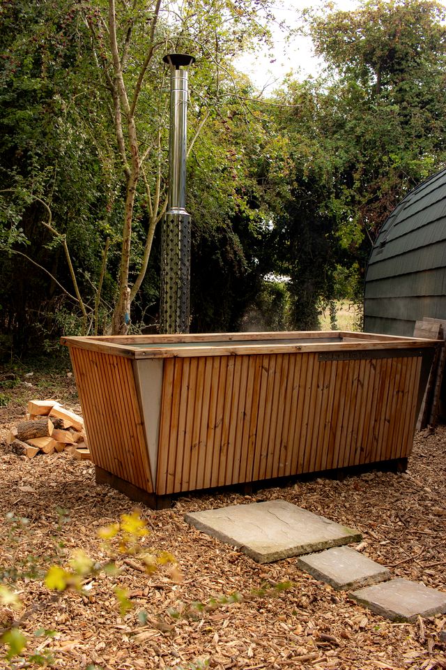 Gorgeous Glamping Pod with Incredible Vineyard Views for an Unforgettable Escape near Salisbury, England