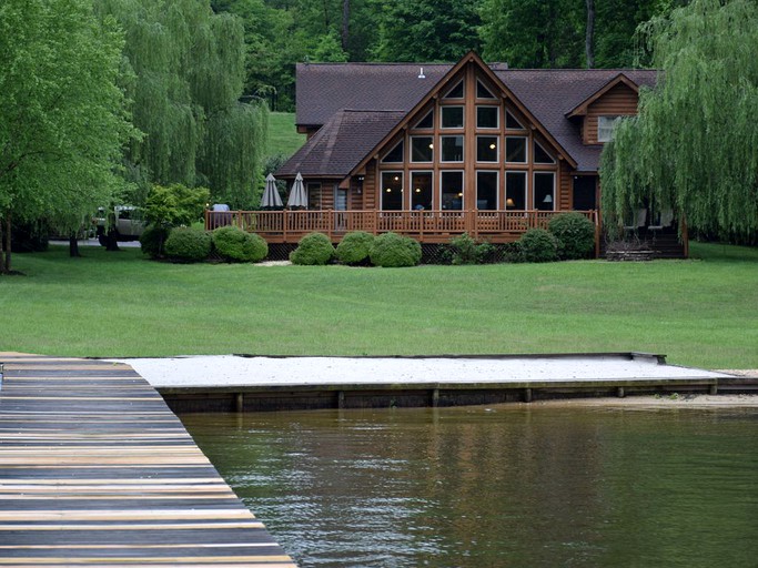 Cabins (Mineral, Virginia, United States)