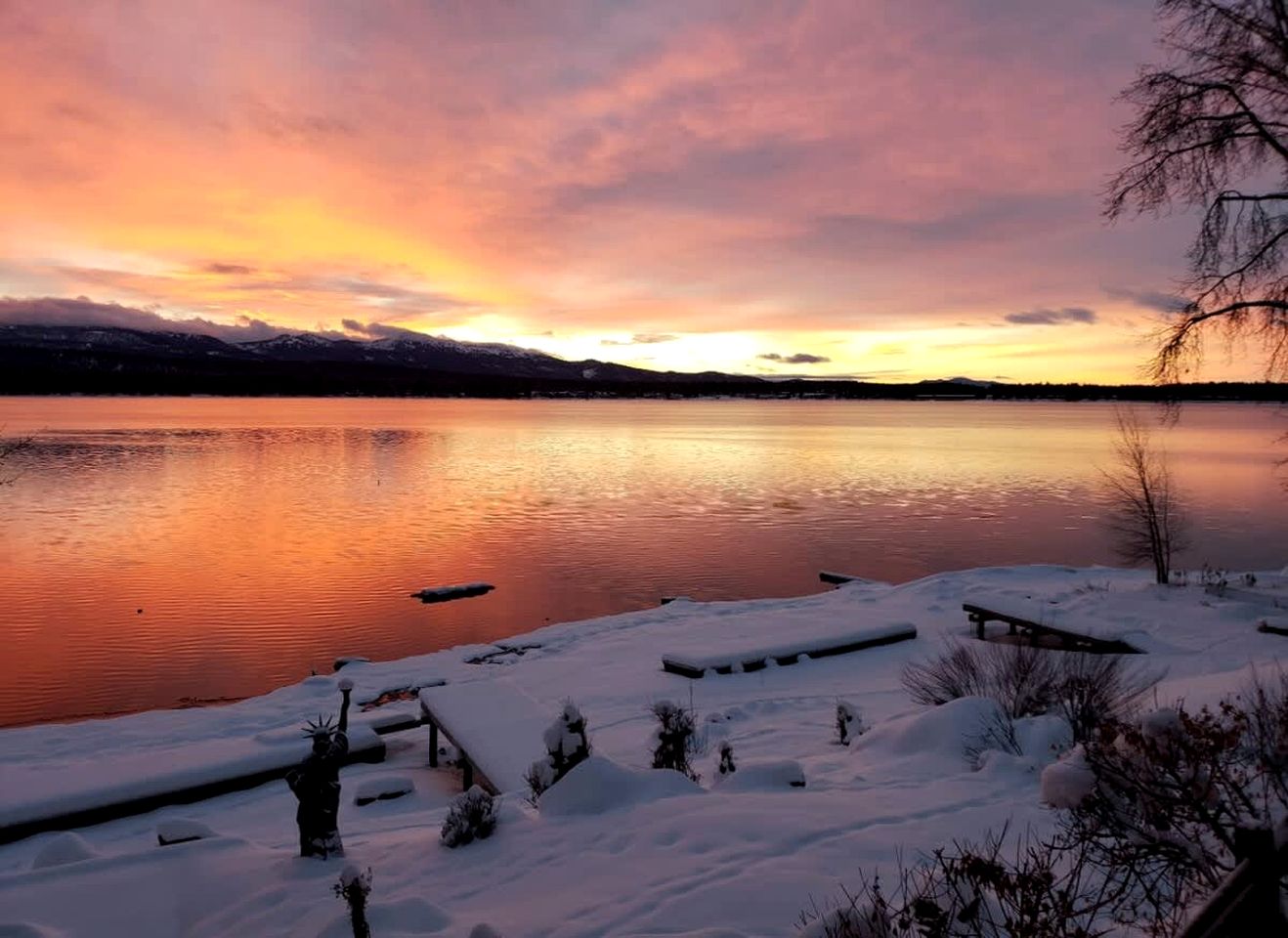 Peaceful Waterfront Retreat with Fire Pit & Nature-Filled Surroundings in McCall, Idaho