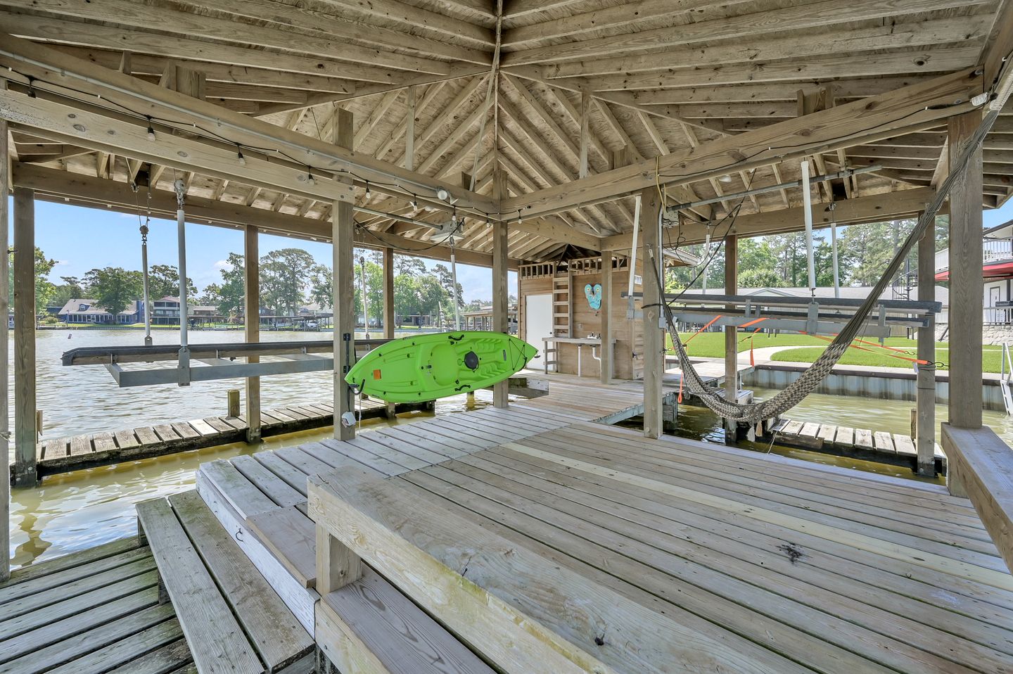Lighthouse Views & Lake Vibes – 4BR Retreat in Livingston, TX