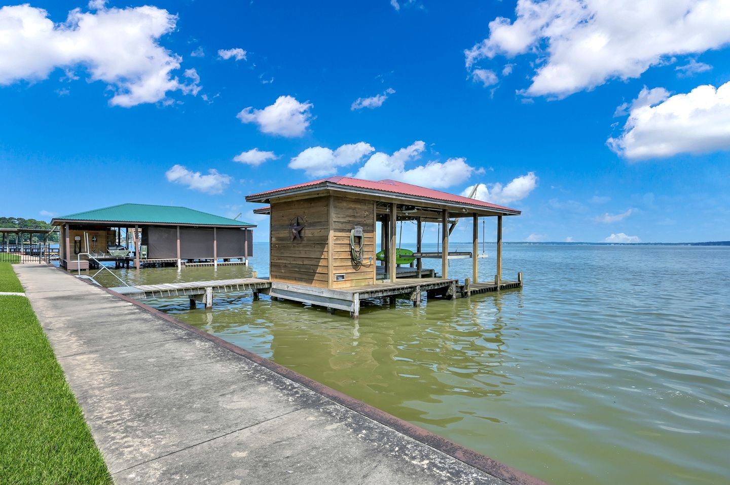 Lighthouse Views & Lake Vibes – 4BR Retreat in Livingston, TX