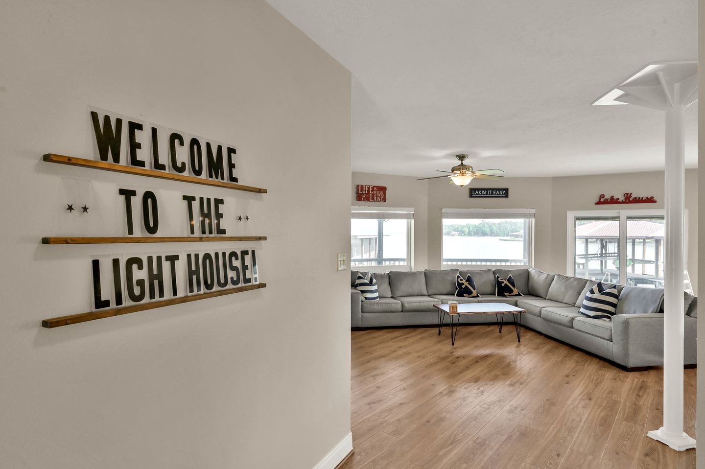 Lighthouse Views & Lake Vibes – 4BR Retreat in Livingston, TX