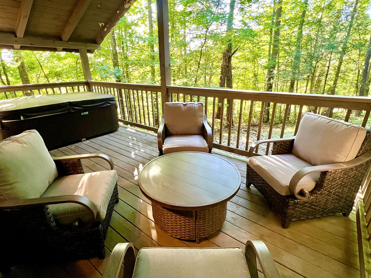 Romantic Cabin Ideal for a Secluded Escape in Townsend, Tennessee