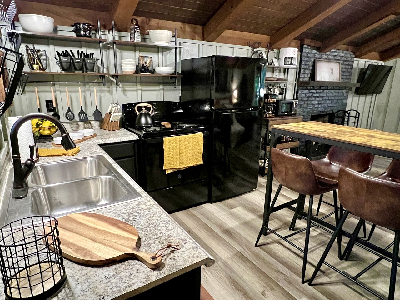 Romantic Cabin Ideal for a Secluded Escape in Townsend, Tennessee
