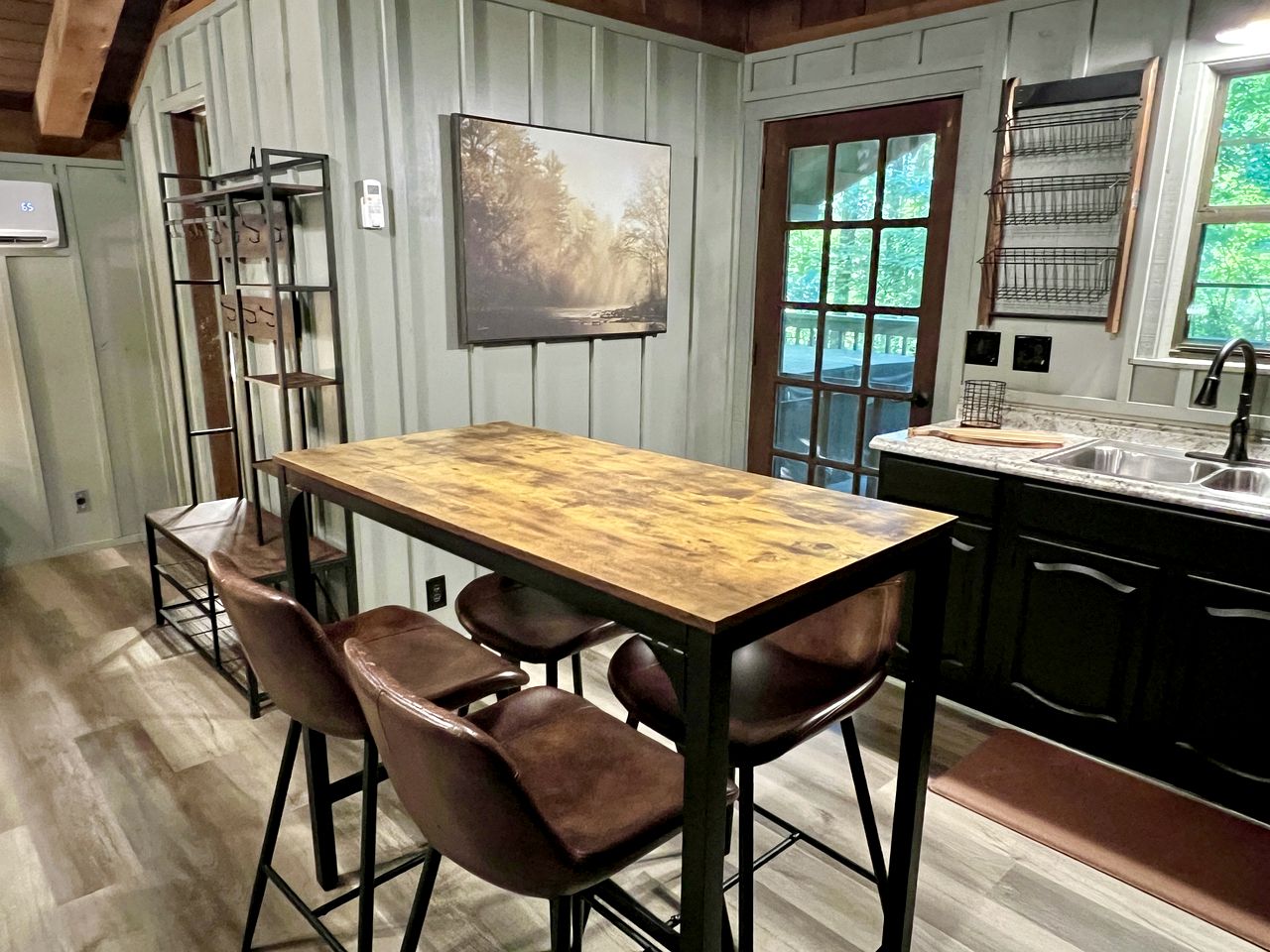 Romantic Cabin Ideal for a Secluded Escape in Townsend, Tennessee