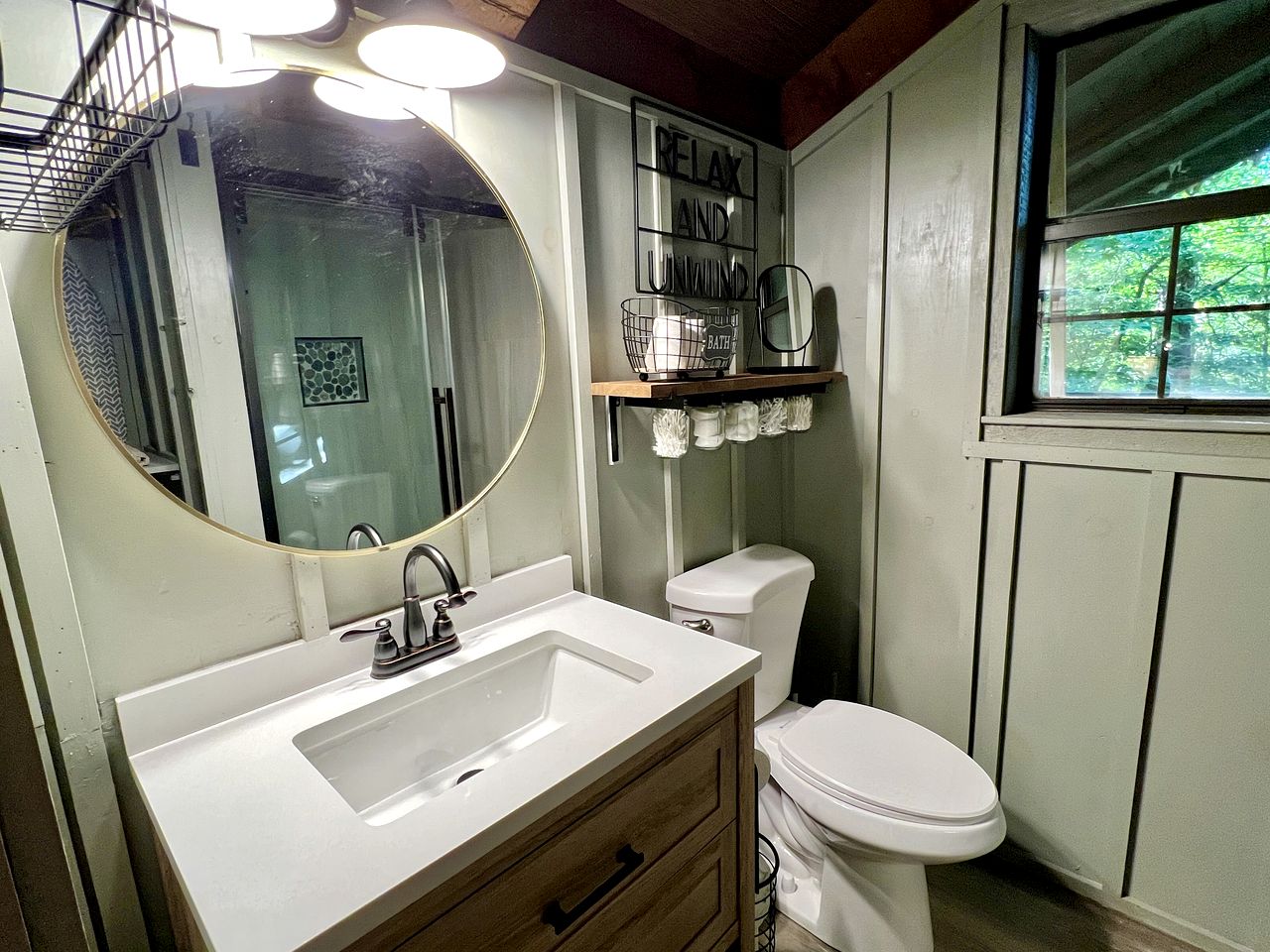 Romantic Cabin Ideal for a Secluded Escape in Townsend, Tennessee
