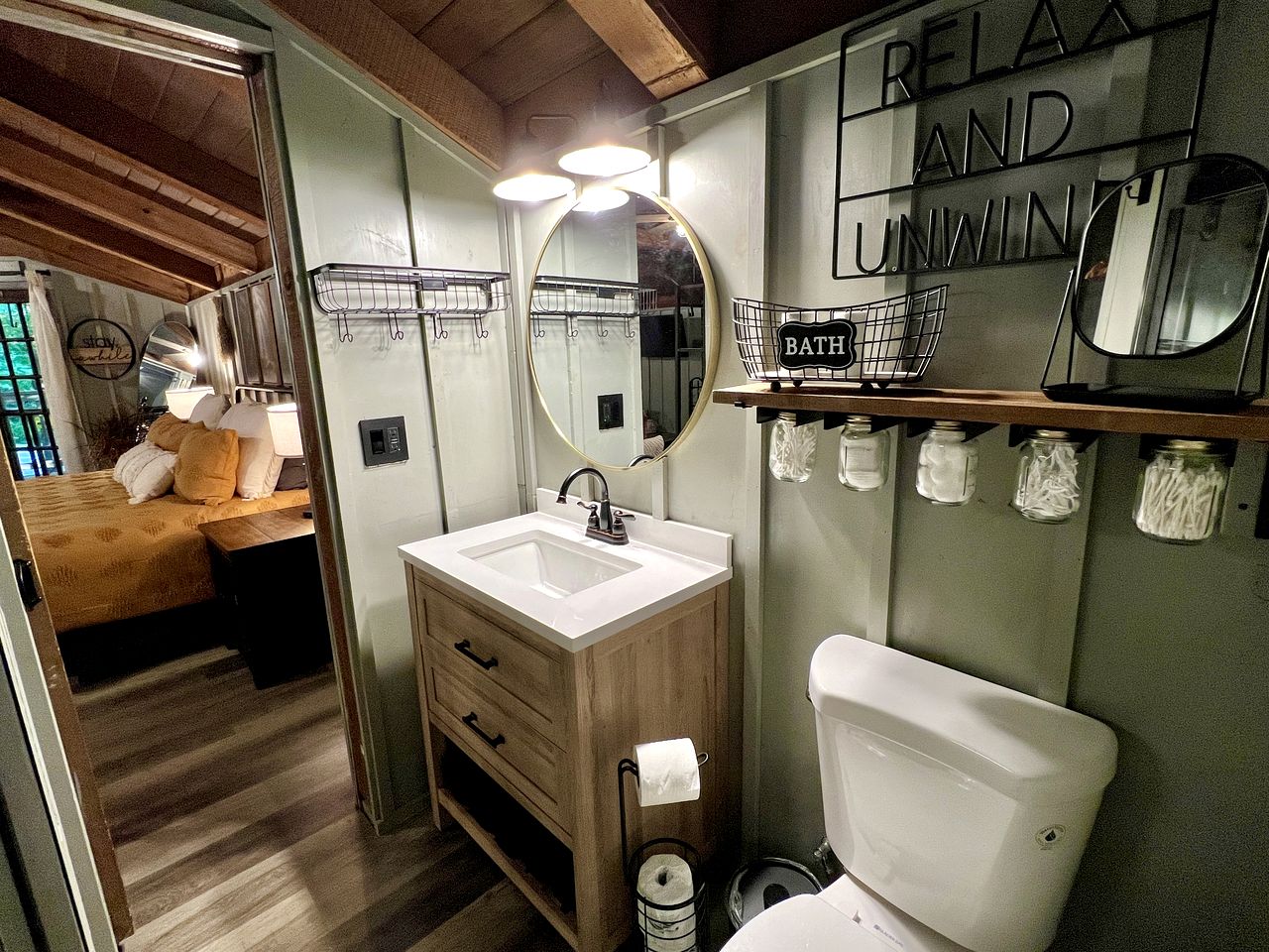 Romantic Cabin Ideal for a Secluded Escape in Townsend, Tennessee