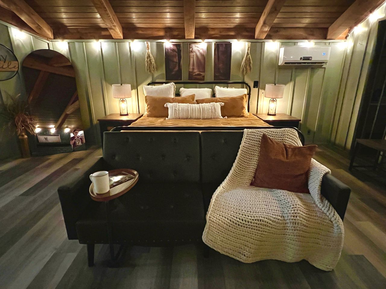 Romantic Cabin Ideal for a Secluded Escape in Townsend, Tennessee