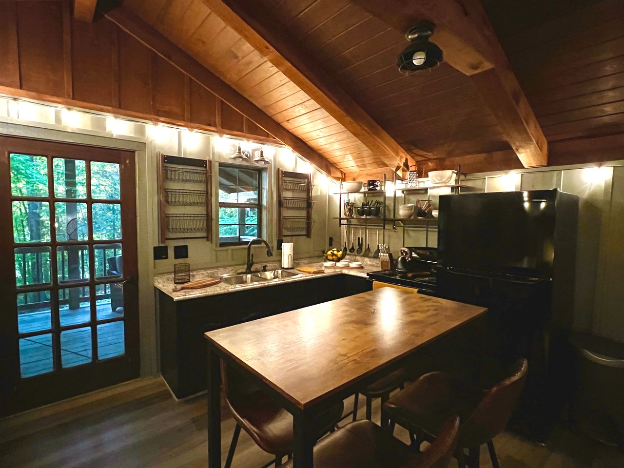 Romantic Cabin Ideal for a Secluded Escape in Townsend, Tennessee