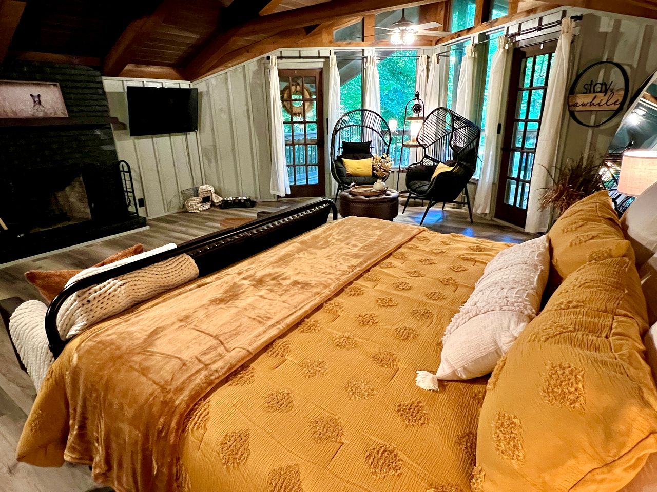 Romantic Cabin Ideal for a Secluded Escape in Townsend, Tennessee