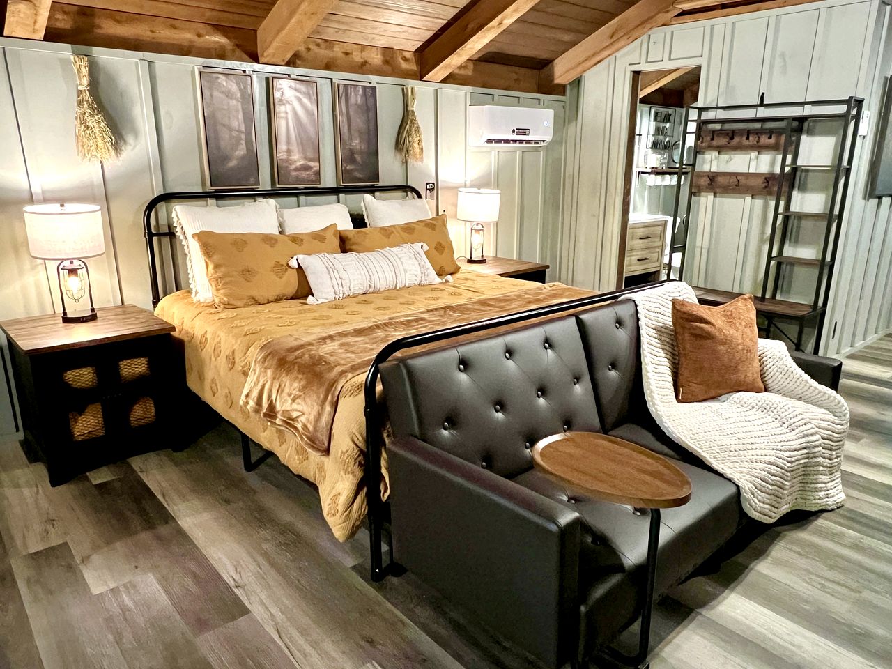 Romantic Cabin Ideal for a Secluded Escape in Townsend, Tennessee