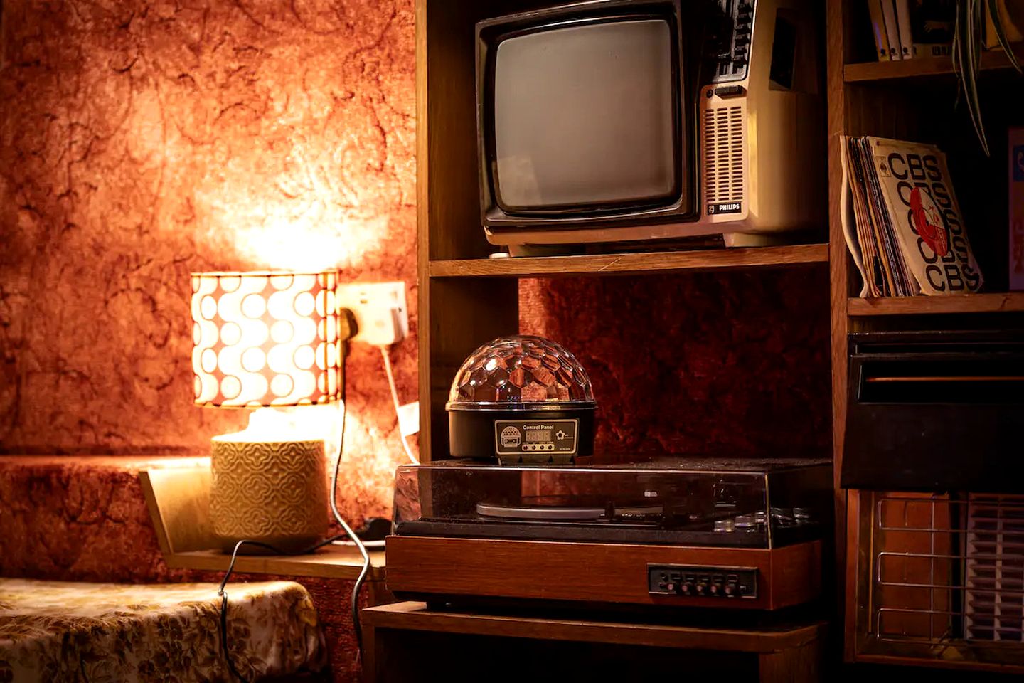 Quirky Themed Retreat with Hot Tub Featured on Amazing Spaces near Amersham, England