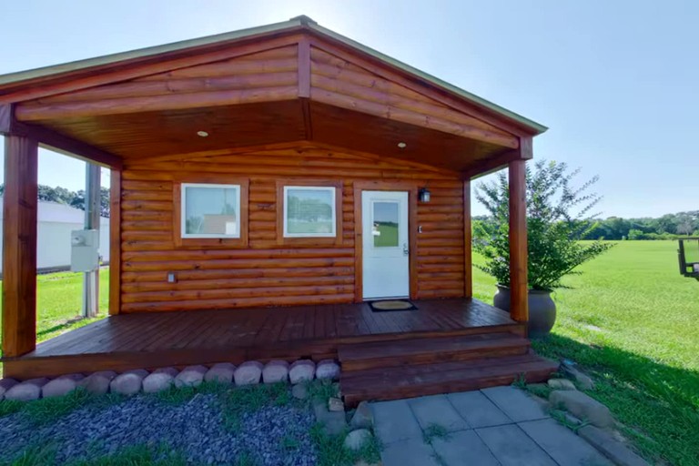 Peaceful Cabin on the Caddo River and Close to State Parks for an Amazing Family Vacation in Glenwood, Arkansas