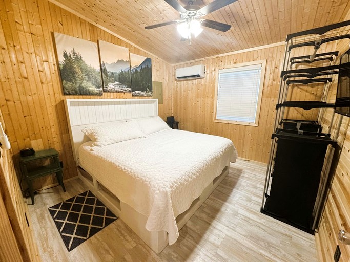 Cabins (United States of America, Glenwood, Arkansas)