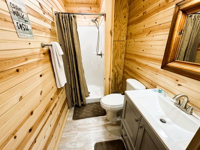 Cabins (United States of America, Glenwood, Arkansas)