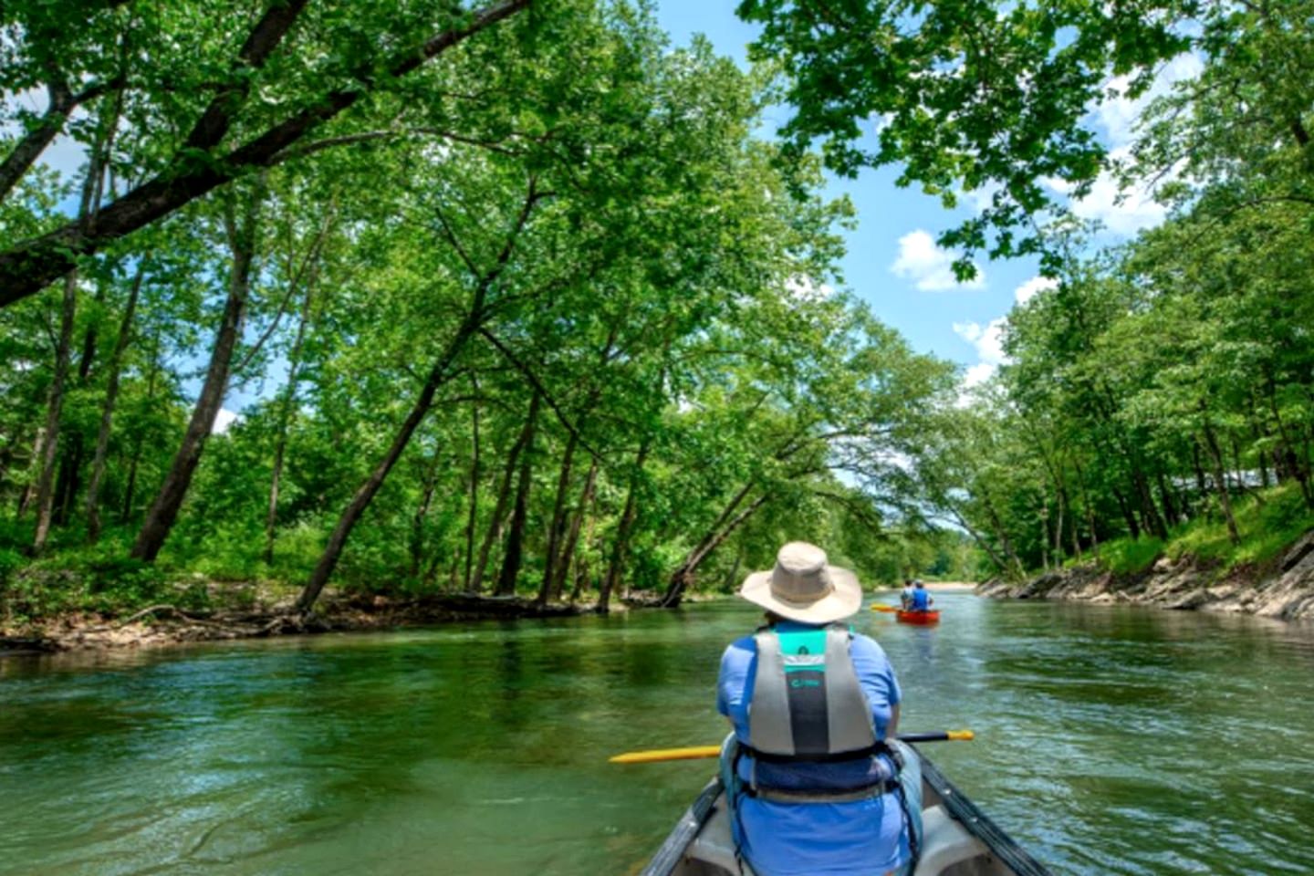 Peaceful Cabin on the Caddo River and Close to State Parks for an Amazing Family Vacation in Glenwood, Arkansas