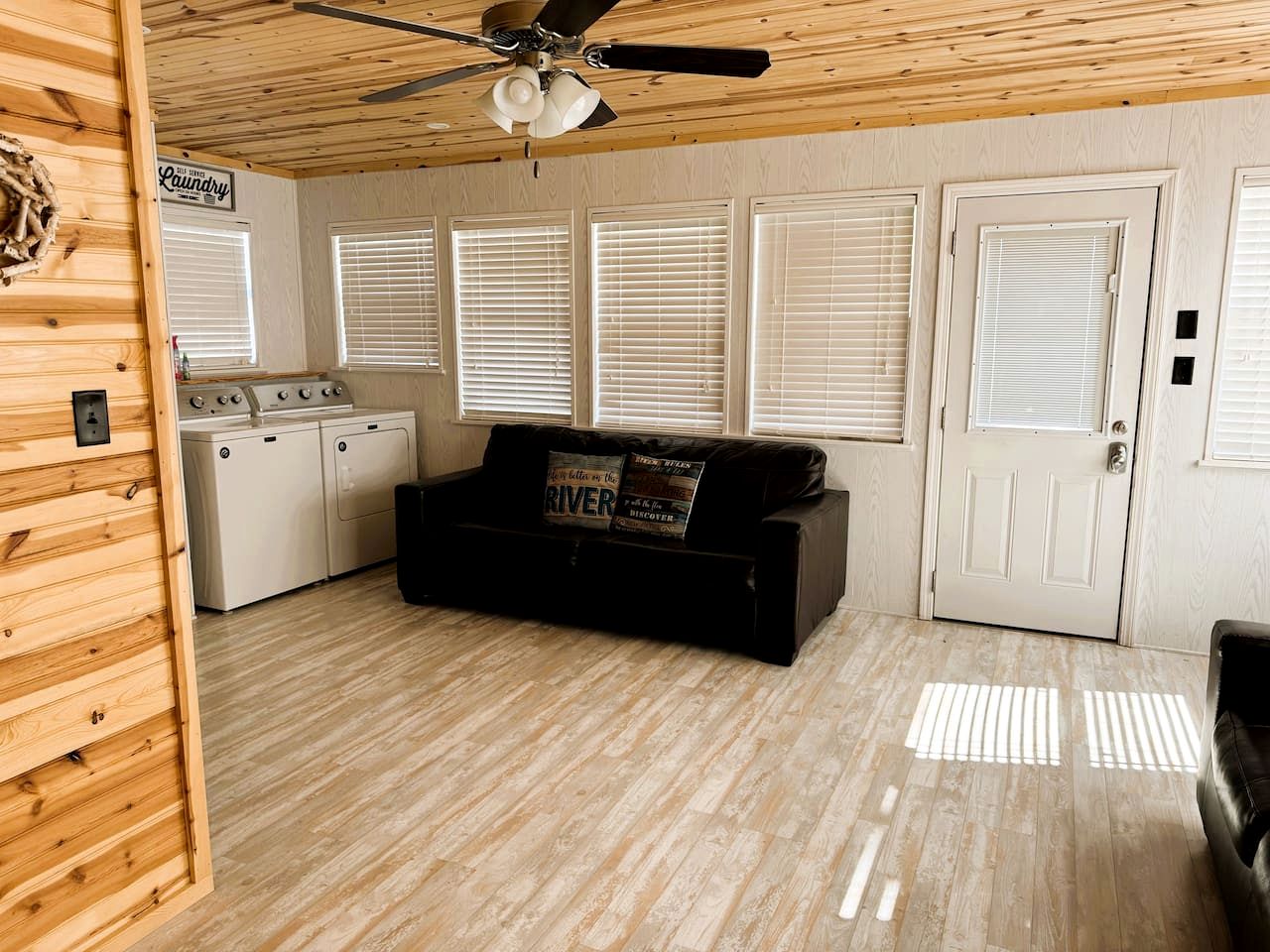 Peaceful Cabin on the Caddo River and Close to State Parks for an Amazing Family Vacation in Glenwood, Arkansas