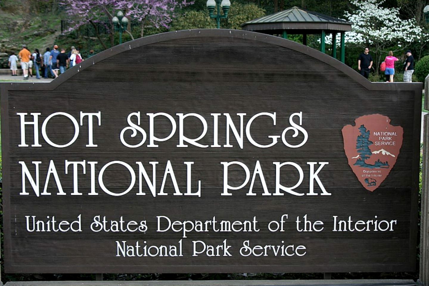 Peaceful Cabin on the Caddo River and Close to State Parks for an Amazing Family Vacation in Glenwood, Arkansas