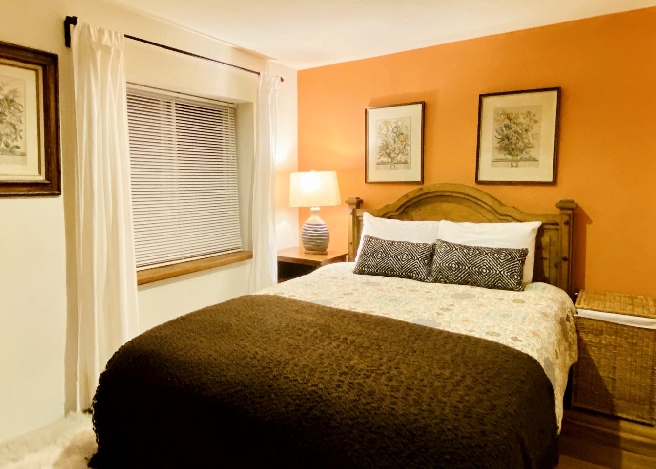 Cozy Cabin in Lush Forest with Shared Pool near Bear Valley Ski Resort in Arnold, California