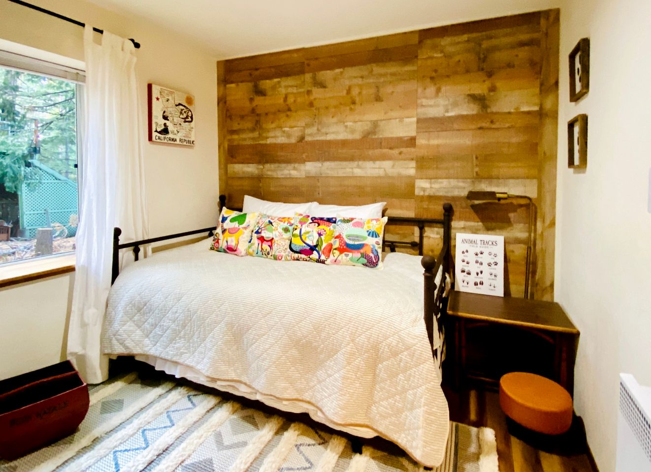 Cozy Cabin in Lush Forest with Shared Pool near Bear Valley Ski Resort in Arnold, California