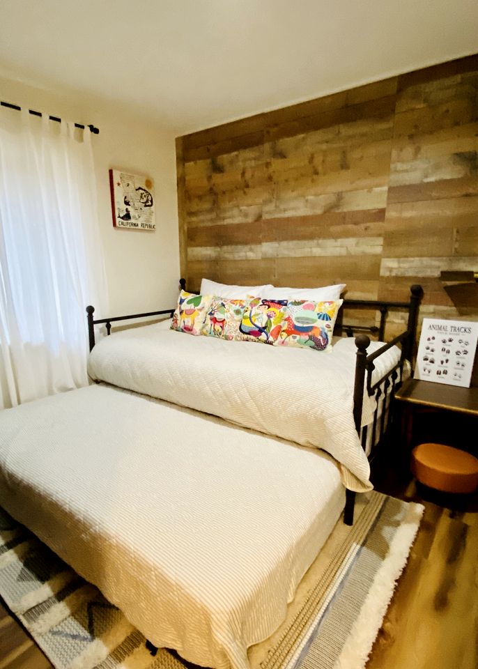 Cozy Cabin in Lush Forest with Shared Pool near Bear Valley Ski Resort in Arnold, California