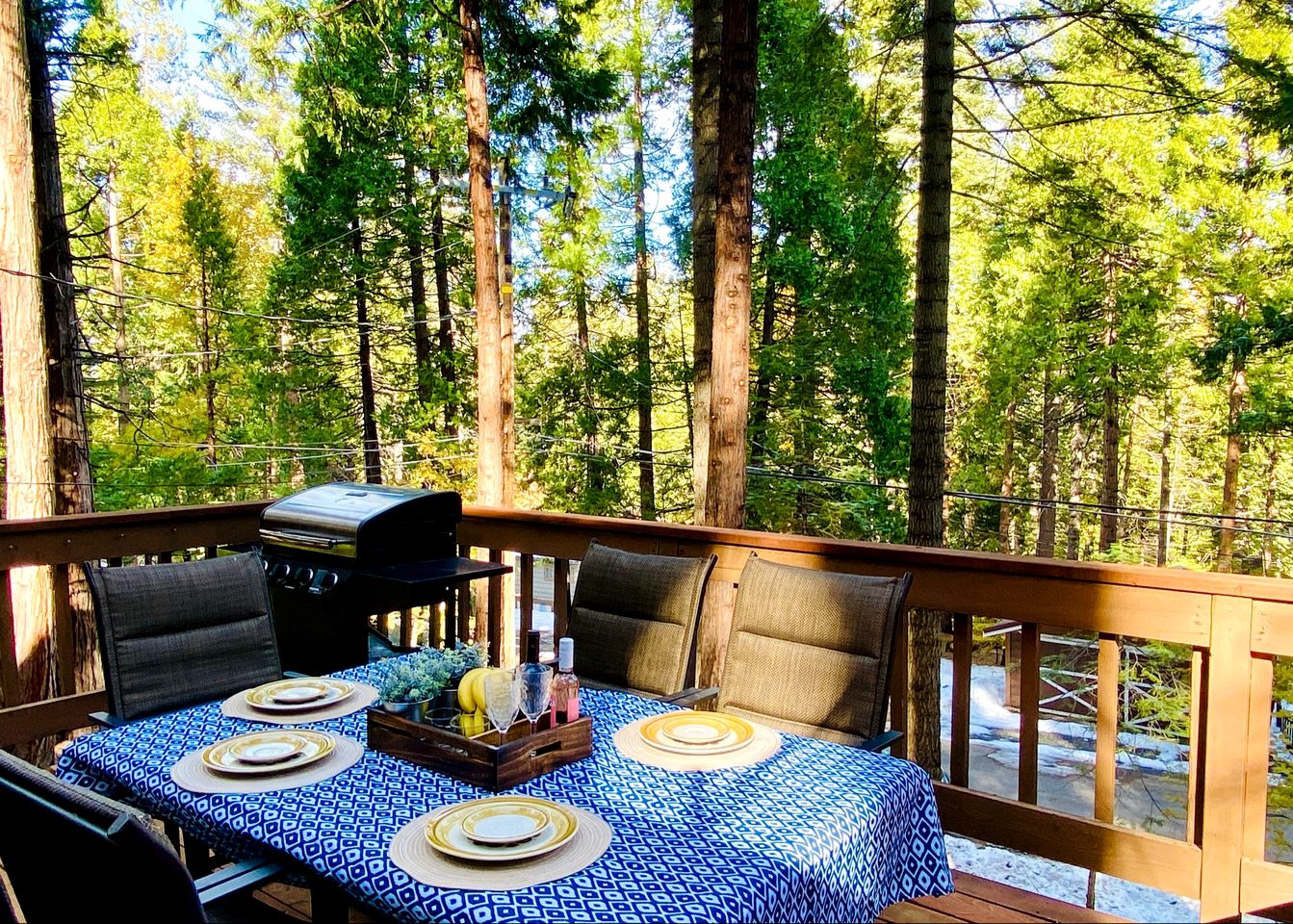 Cozy Cabin in Lush Forest with Shared Pool near Bear Valley Ski Resort in Arnold, California