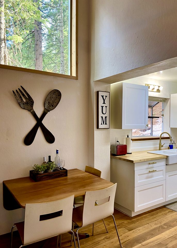 Cozy Cabin in Lush Forest with Shared Pool near Bear Valley Ski Resort in Arnold, California