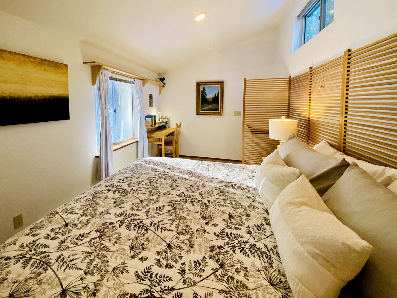 Cozy Cabin in Lush Forest with Shared Pool near Bear Valley Ski Resort in Arnold, California