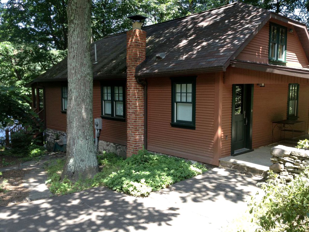 Lakefront Cottage Rental on Lily Lake in the Pocono Mountains of Pennsylvania