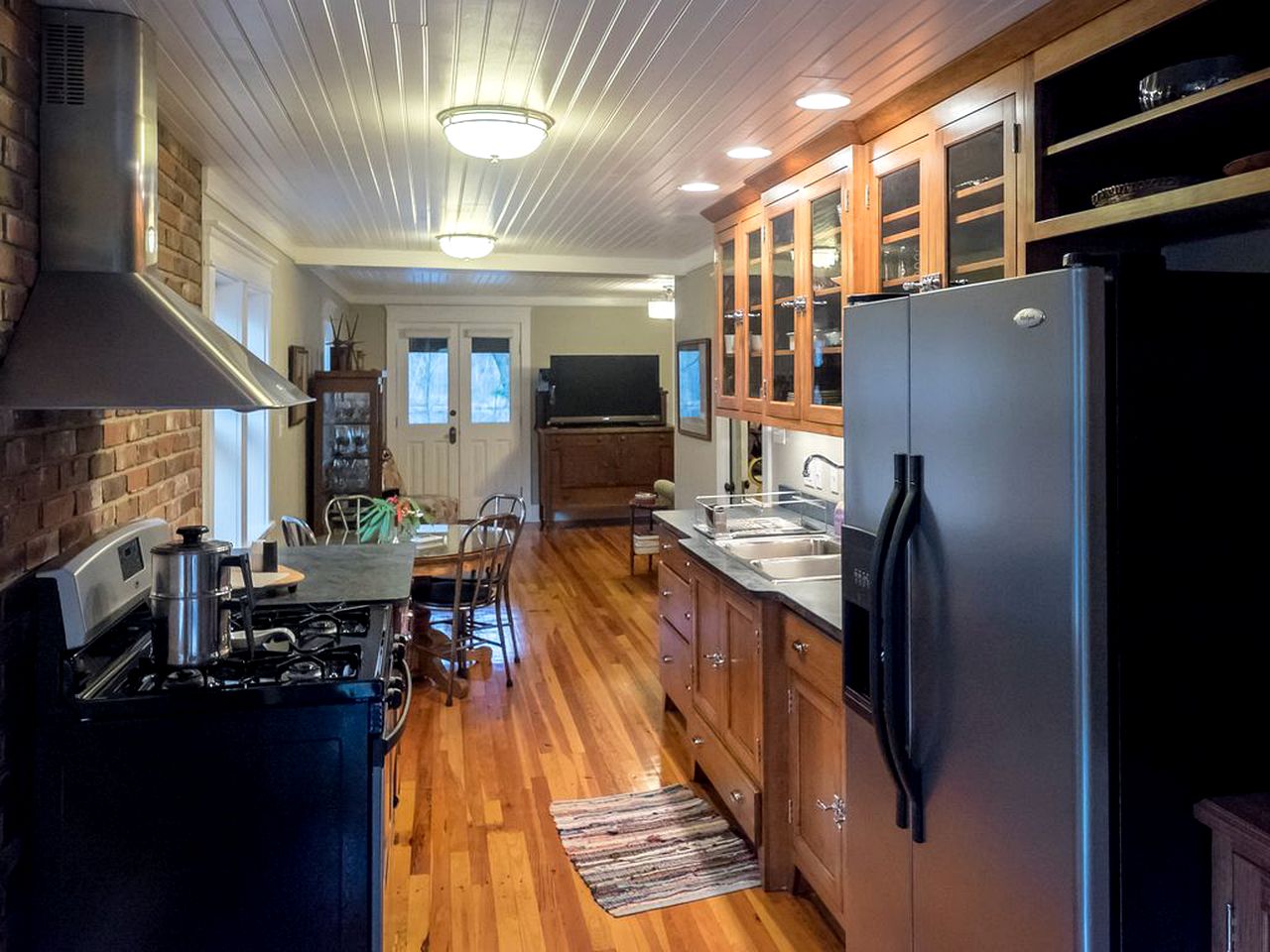 Lakefront Cottage Rental on Lily Lake in the Pocono Mountains of Pennsylvania