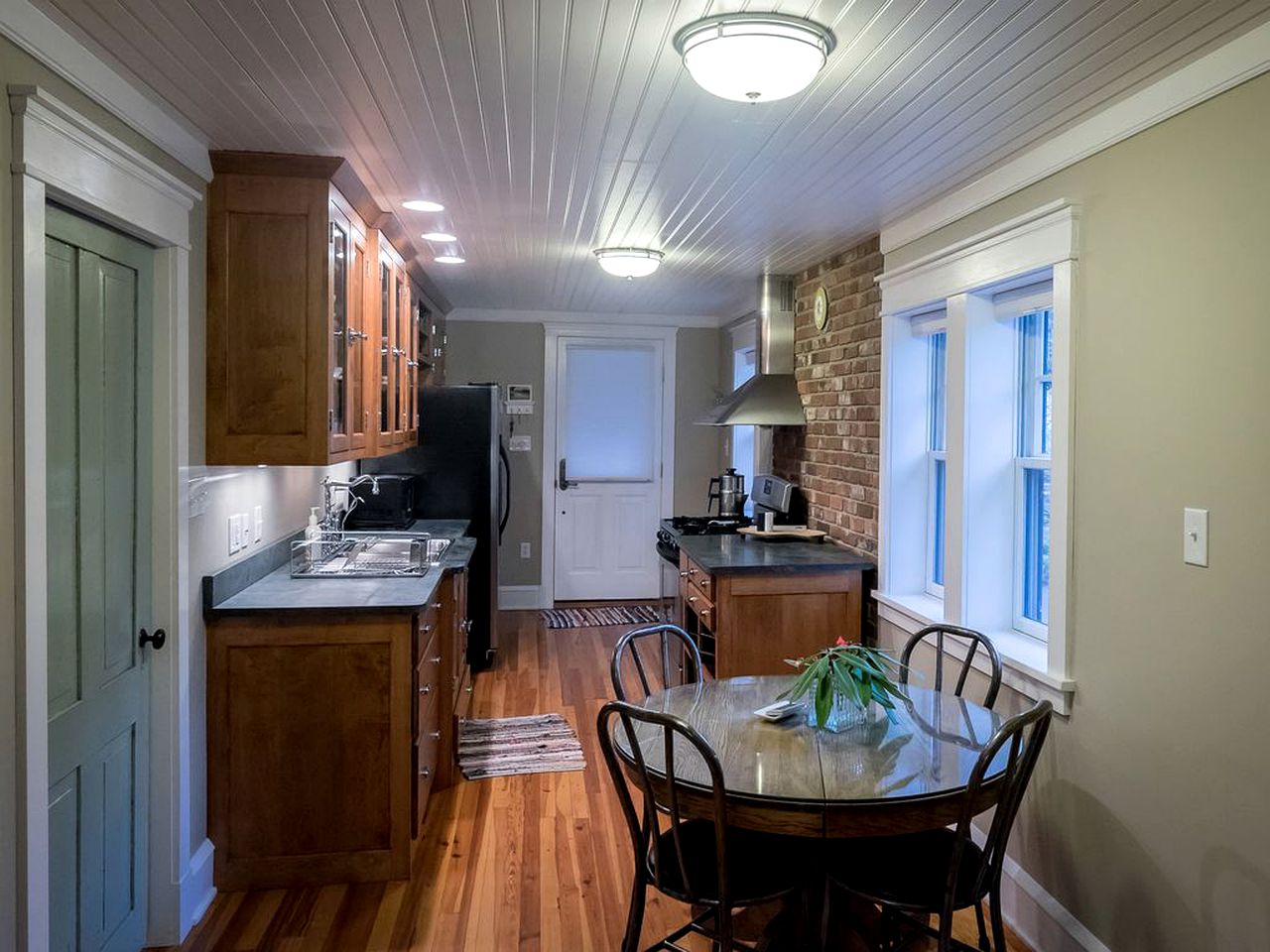 Lakefront Cottage Rental on Lily Lake in the Pocono Mountains of Pennsylvania