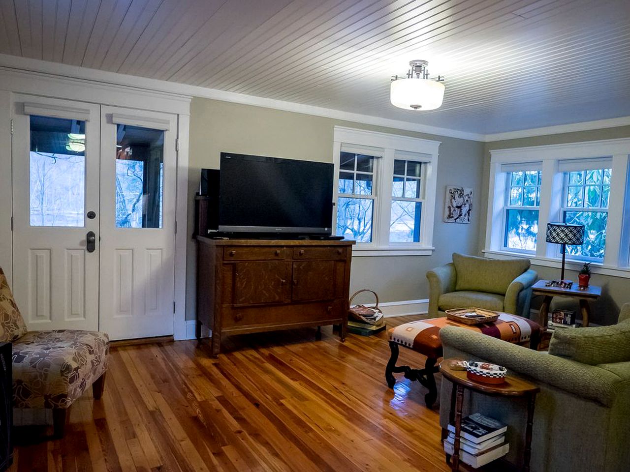 Lakefront Cottage Rental on Lily Lake in the Pocono Mountains of Pennsylvania