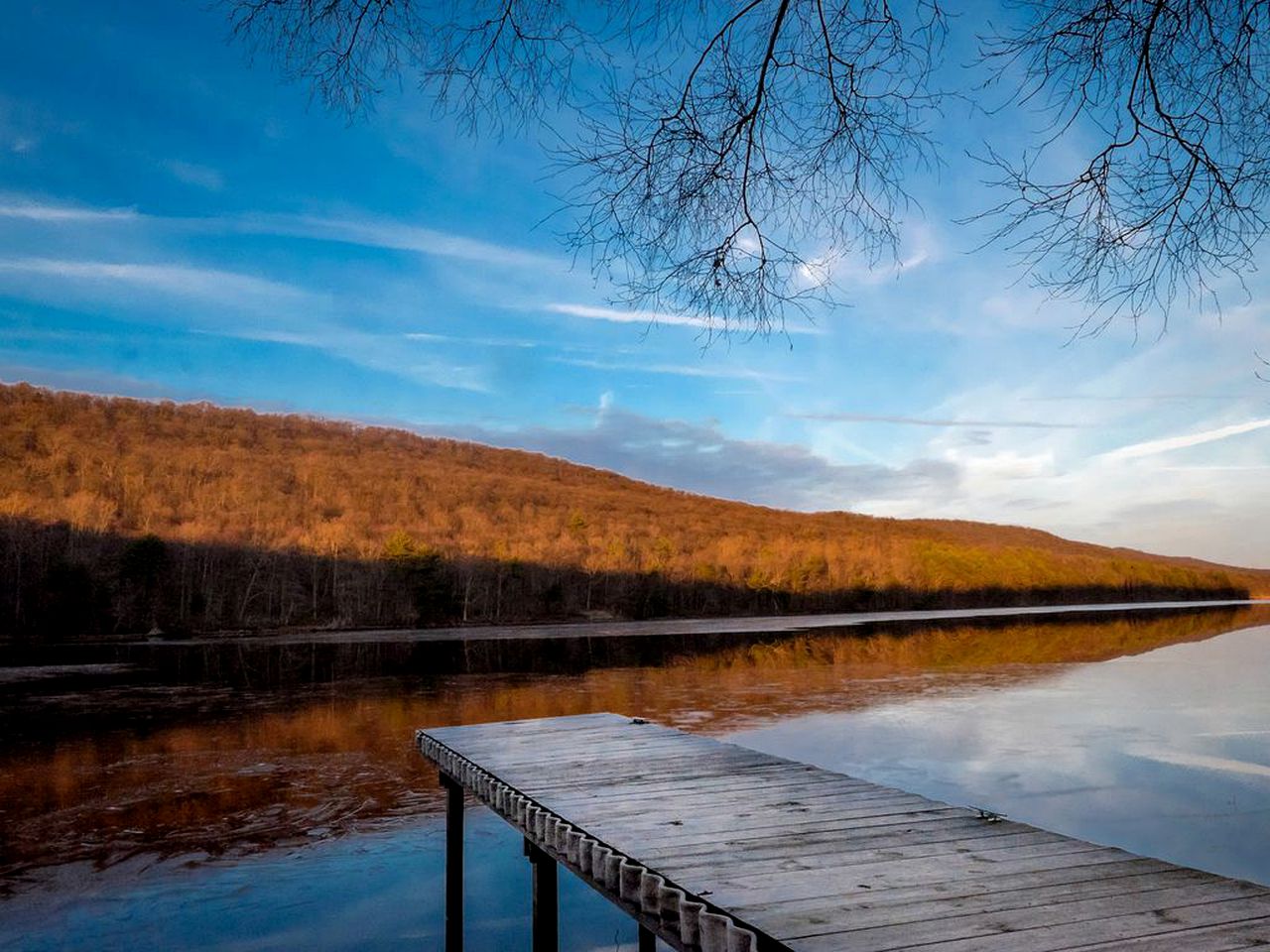 Lakefront Cottage Rental on Lily Lake in the Pocono Mountains of Pennsylvania