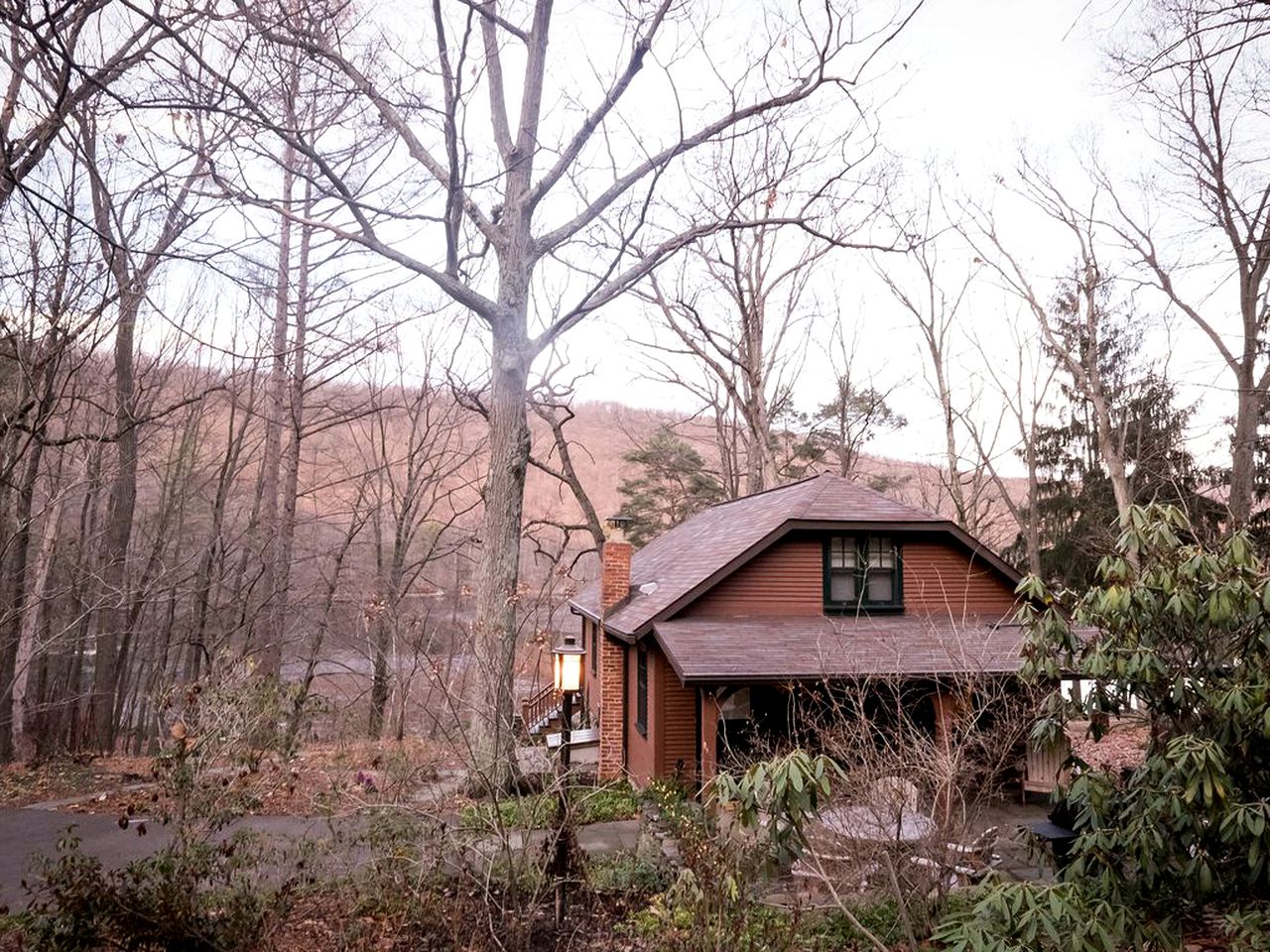 Lakefront Cottage Rental on Lily Lake in the Pocono Mountains of Pennsylvania