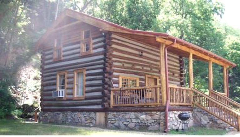 Romantic Log Cabin In Hot Springs North Carolina