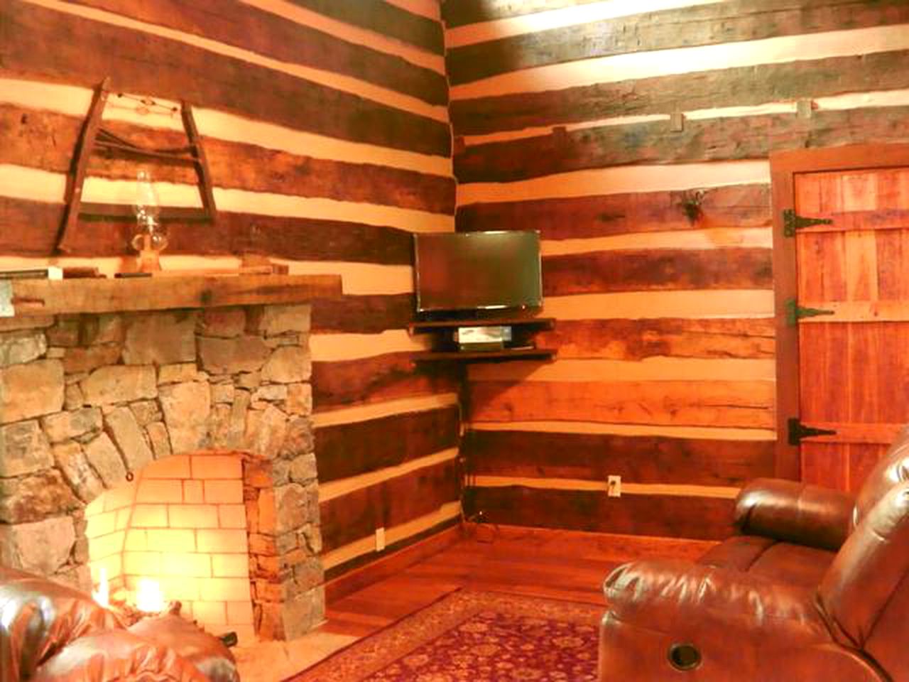 Renovated Cabin Rental with Hot Tub near Appalachian Trail, North Carolina